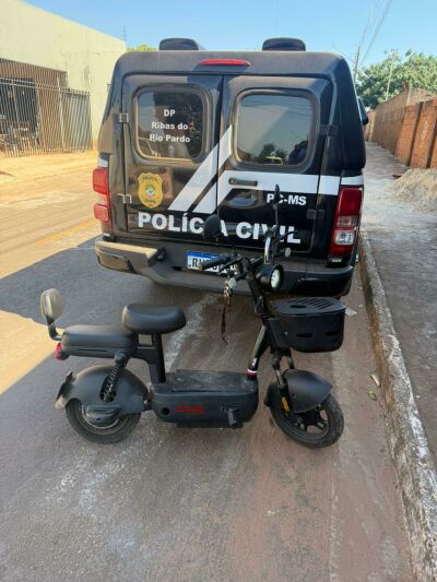 Imagem da notícia Quer subir na minha motinha? Jovem furta bicicleta elétrica e esconde veículo em alojamento em Ribas